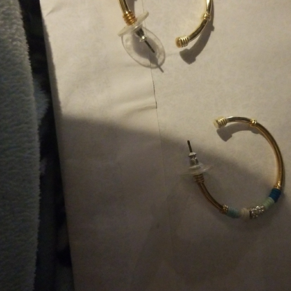 Jewelry - Picture 3 of 4